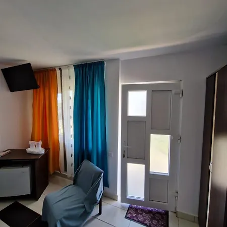 Vilele Bianca Проживание в семье Доуэ-Май