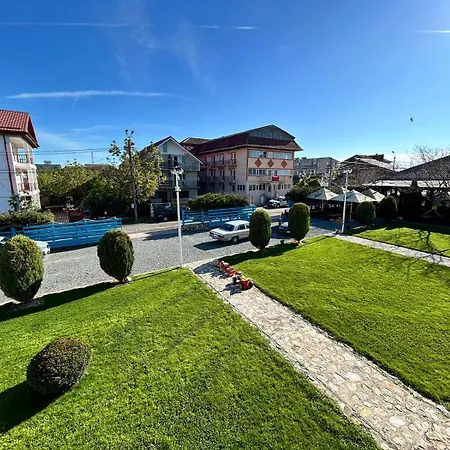 Vilele Bianca Проживание в семье Доуэ-Май