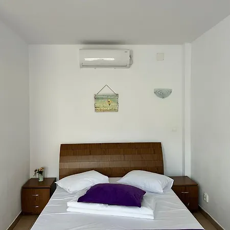 Gazde/Camere de închiriat Vilele Bianca 2 Mai